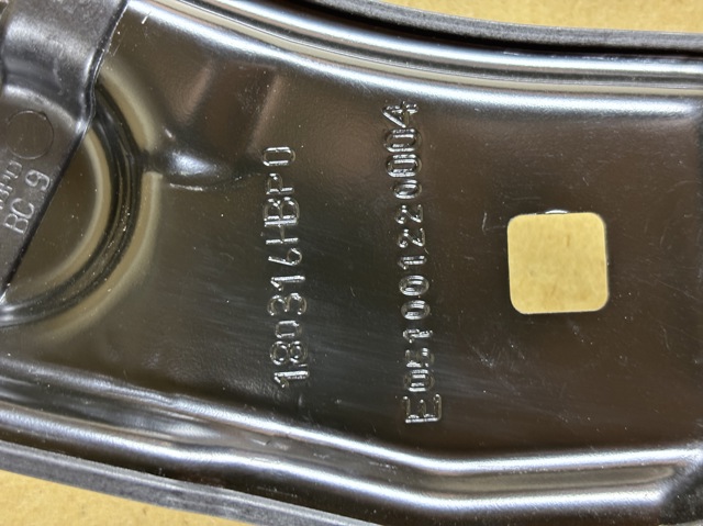 VAG 8U0805932 Кронштейн суппорта радиатора верхний в наличии Одесса