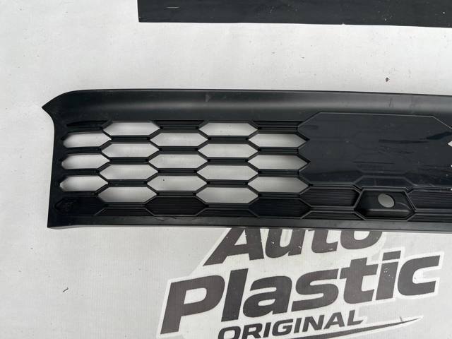MITSUBISHI 6405A253 Решетка бампера в наличии Днепр