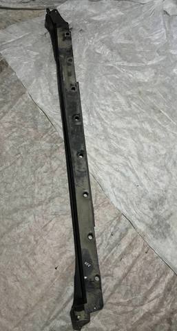 Накладка (молдинг) порога наружная правая 75851F4010 TOYOTA