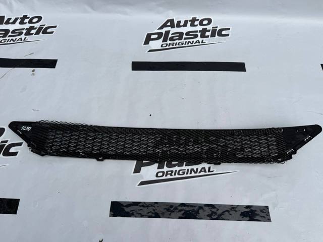 Решетка бампера переднего нижняя 86561D7000 HYUNDAI