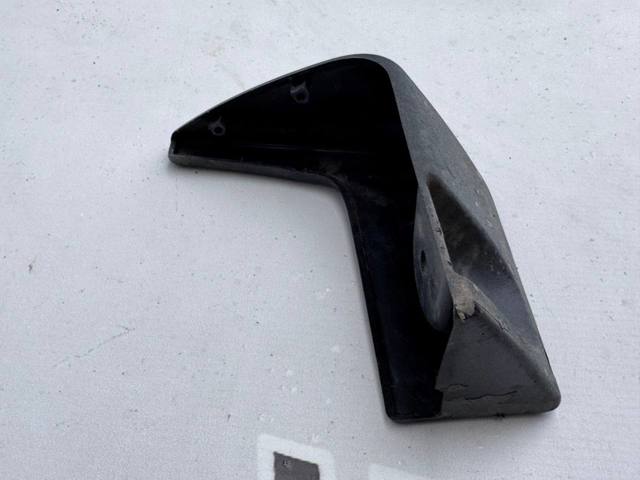 Брызговик передний, правый 86832N7000 HYUNDAI