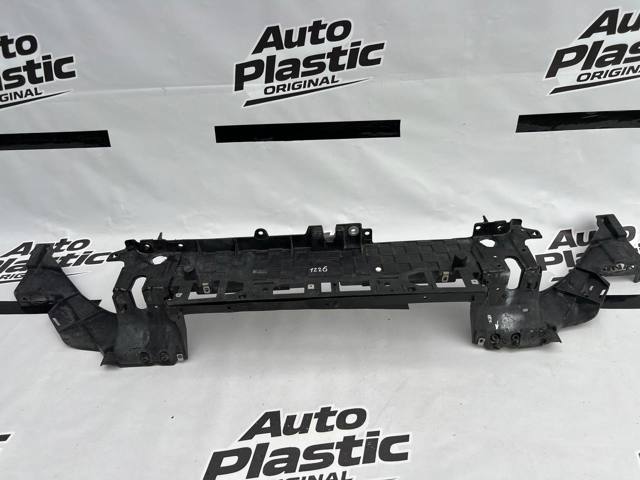 Накладка верхняя передней панели/суппорта радиатора DS7316E166B FORD