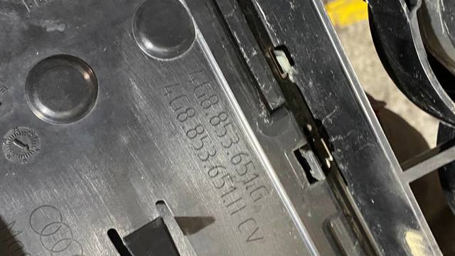 VAG 4G8853651G Решетка радиатора в наличии Павлоград