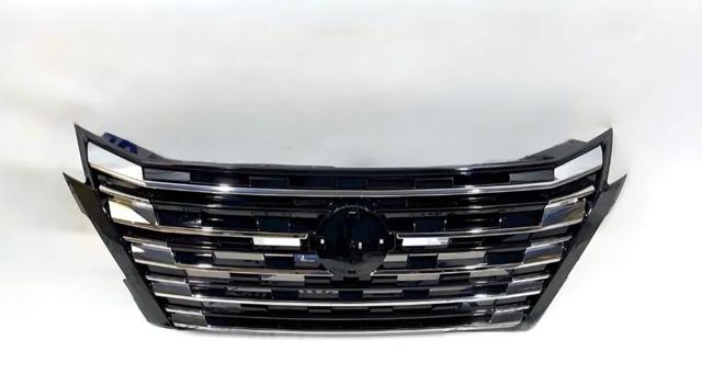 Облицовка радиатора 623106RZ1A NISSAN