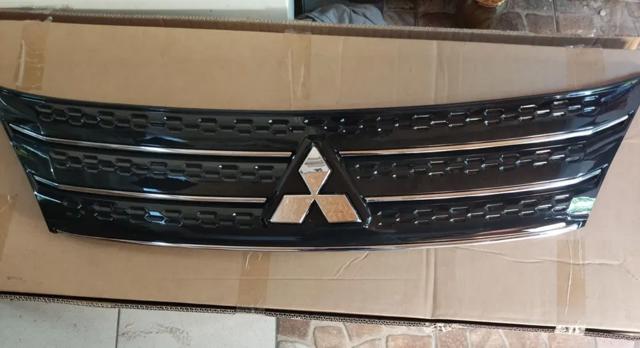 MITSUBISHI 7415A738 Эмблема решетки радиатора в наличии Ровно