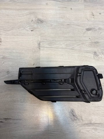 VOLVO 31383840 Заглушка (решетка) противотуманных фар бампера переднего правая в наличии Черкассы