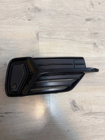 31383840 VOLVO Заглушка (решетка) противотуманных фар бампера переднего правая купить в Черкассы
