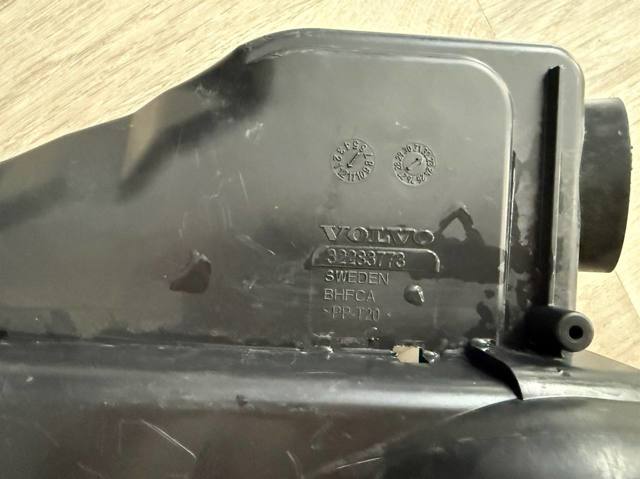 VOLVO 32283773 Резонатор воздушного фильтра в наличии Днепр