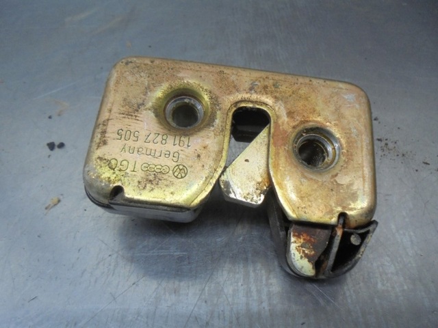 Fecho da porta dianteira esquerda Volkswagen Passat 32B