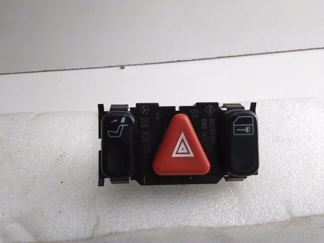 Botão de ativação do sinal de emergência Mercedes C S202