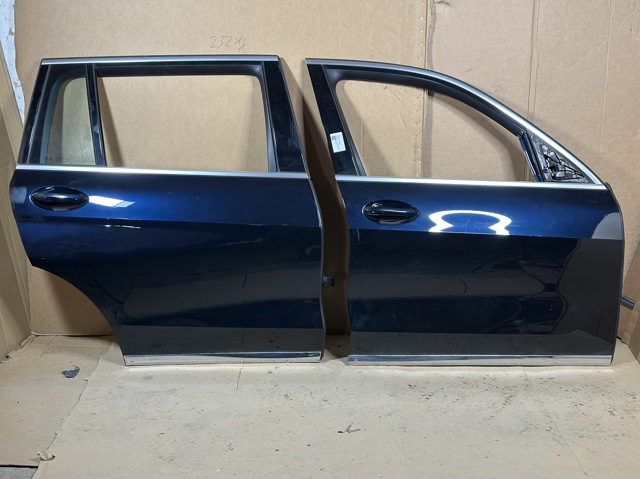 Пассажирская передняя дверь 41518738556 BMW