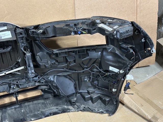 BMW 51118081817 Передний бампер в наличии Житомир