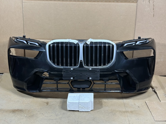 Бампер на авто 51118081817 BMW