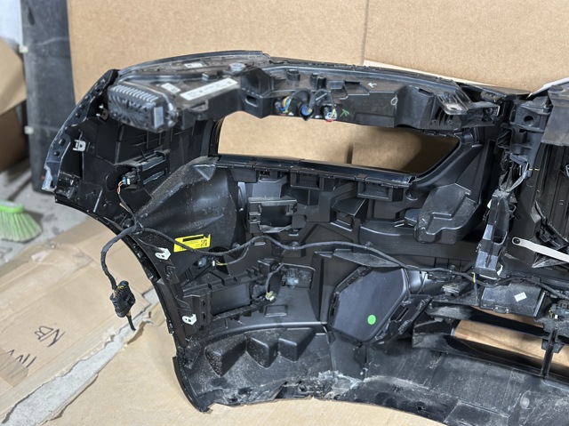 BMW 51118081817 Передний бампер в наличии Чернигов