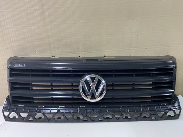 Решетка радиатора 7C0853653 VAG