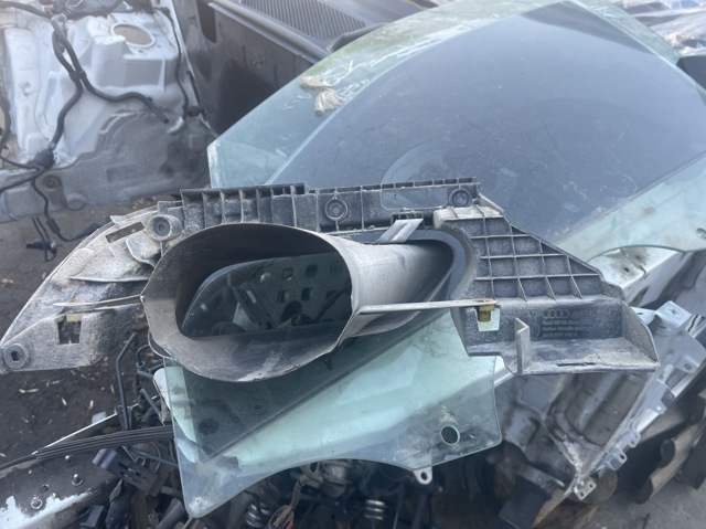 VAG 8W0807348A Кронштейн насадки глушителя в наличии Черновцы