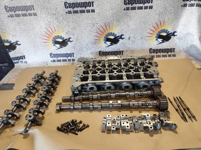 Головка блока цилиндров 8200005876 RENAULT