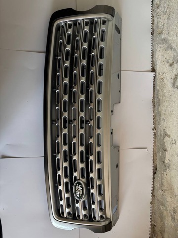 Решетка радиатора LR055881 LAND ROVER