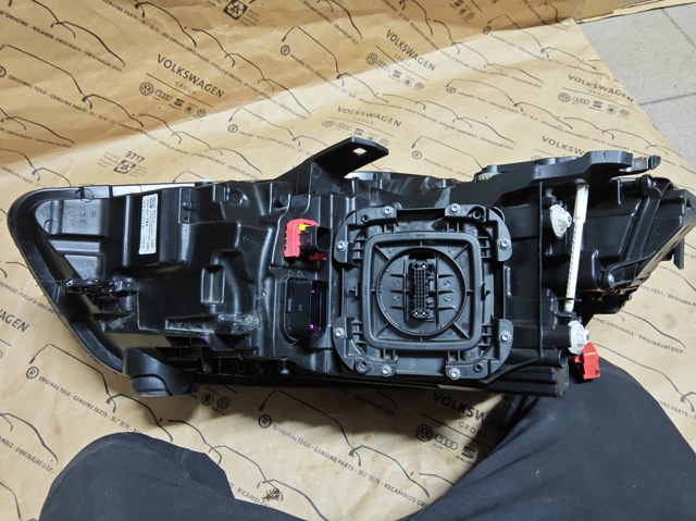 4G0941036 VAG Правая фара купить в Киев