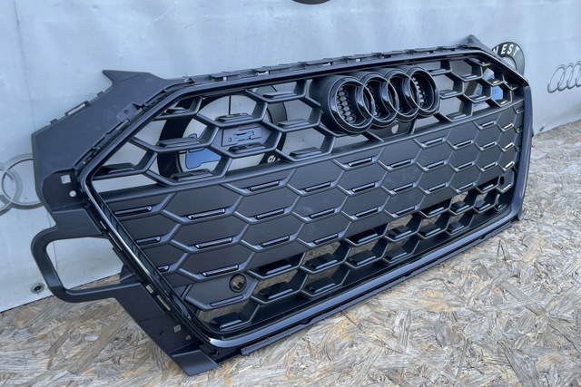 Решетка радиатора 8W0853651DK VAG