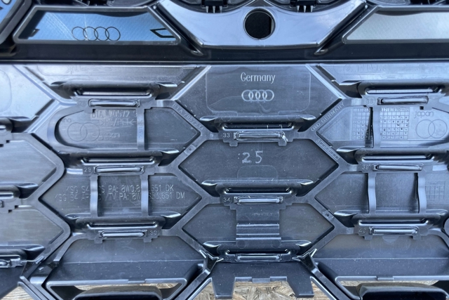 8W0853651DK Решетка радиатора купить Ровно