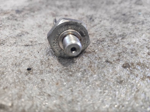 VAG 038919081G Датчик давления масла в наличии Львов