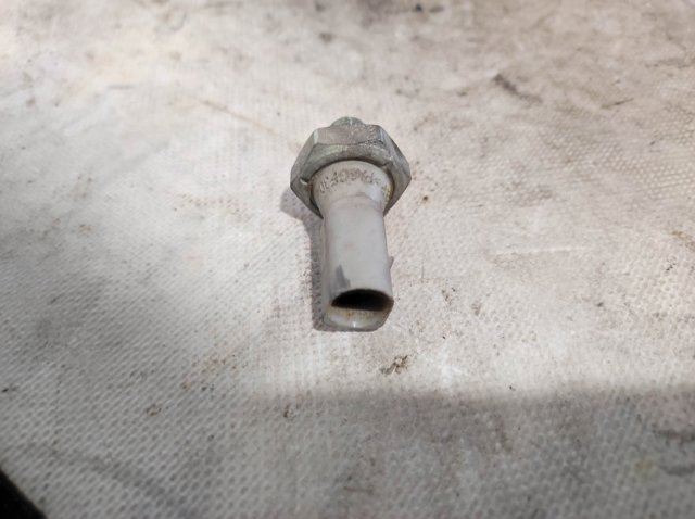 VAG 06A919081 Датчик давления масла в наличии Украина