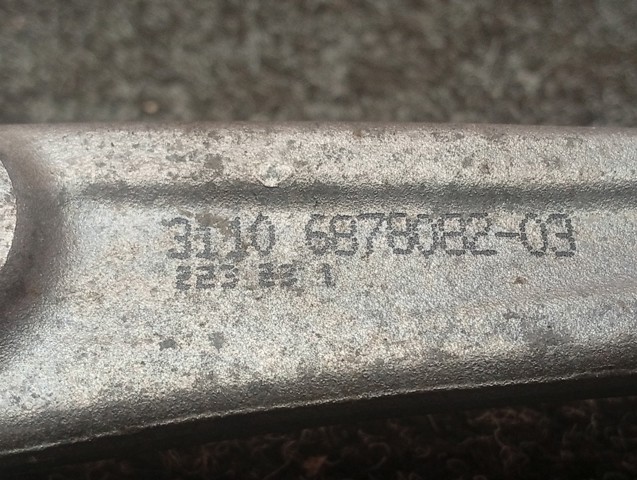 Нижний правый рычаг передней подвески 31106878082 BMW