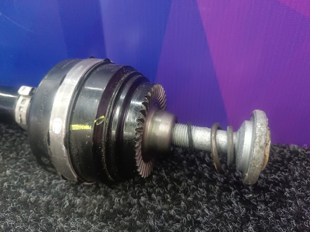 33208695488 BMW Полуось задняя правая купить в Днепр