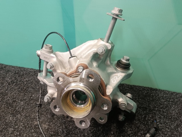 33306871027 BMW Цапфа задняя левая купить в Черновцы