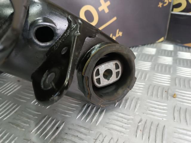 Поперечина задней подвески 33306874404 BMW