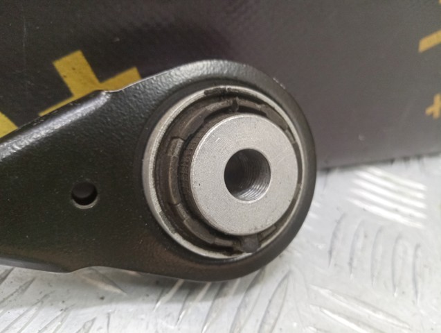 Рычаг подвески задний левый 33306878017 BMW