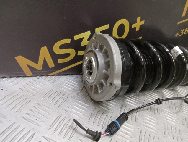 Стойка передняя правая 37106896440 BMW
