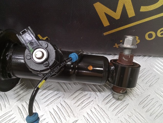 Стойка задняя правая 37106896442 BMW