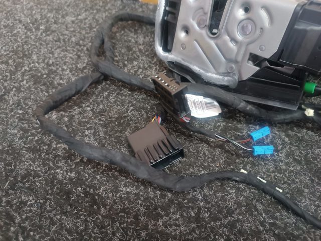 BMW 51217477707 Замок двери передней левой в наличии Запорожье