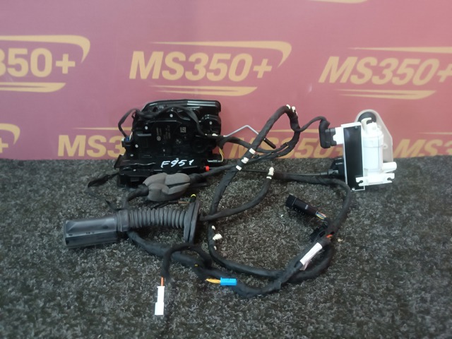 Замок задней двери, правой 51227477704 BMW