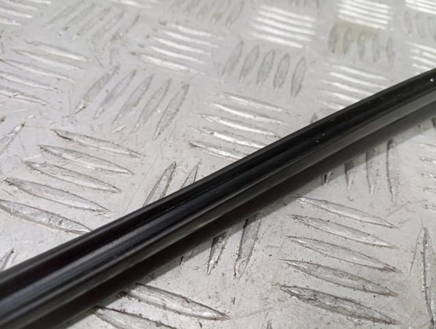 51237161345 BMW Уплотнитель капота купить в Ирпень