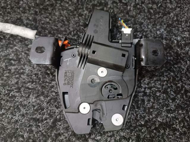 51247461674 BMW Замок багажника купить в Ирпень