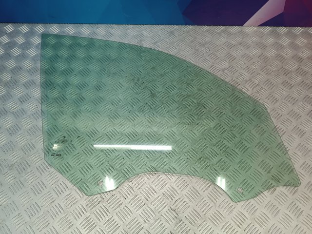 Стекло передней двери, правой 51337430938 BMW