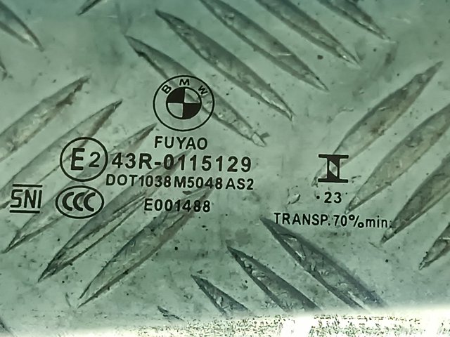 BMW 51337430938 Стекло двери передней правой в наличии Ирпень
