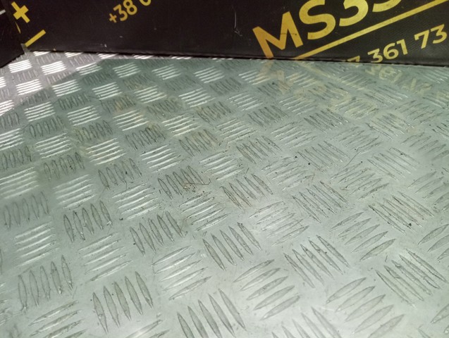 Стекло задней двери, левой 51357182117 BMW