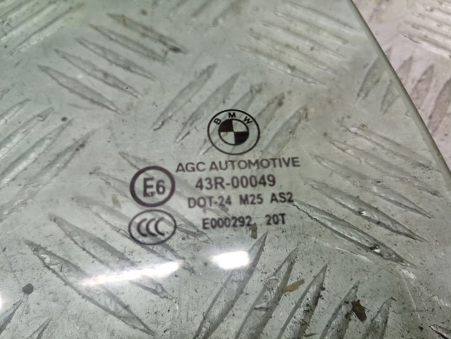 Стекло задней двери, правой 51357182118 BMW