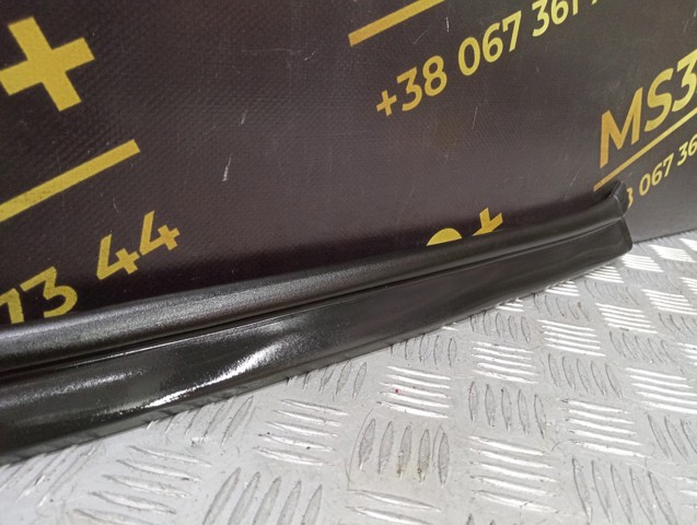 Резинка под капот 51767206521 BMW