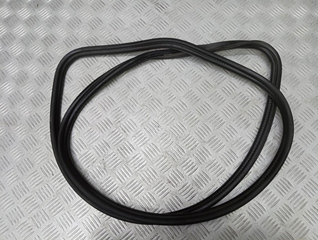 Уплотнитель багажника 51767260916 BMW