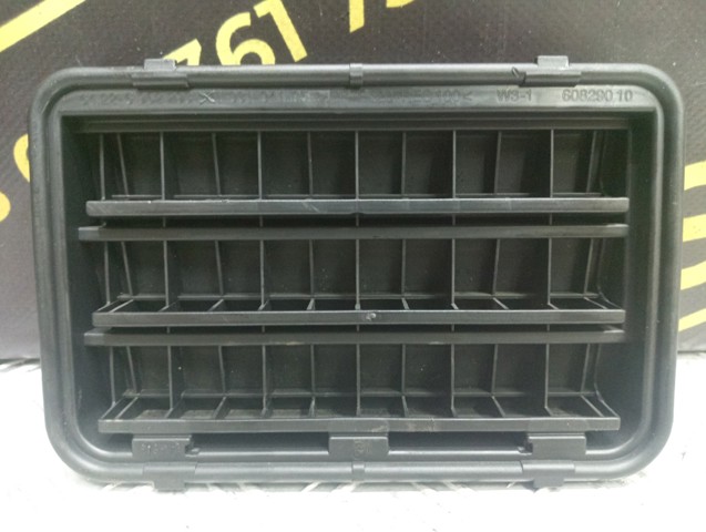 Решетка вентиляционная задняя 64226962293 BMW