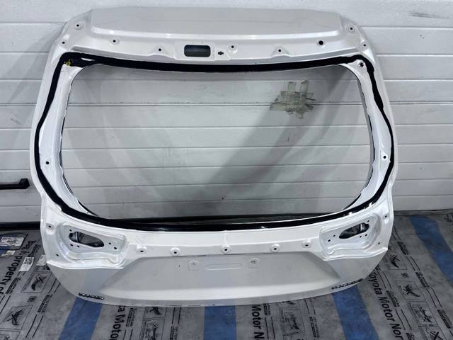 Задняя ляда 670050D800 TOYOTA