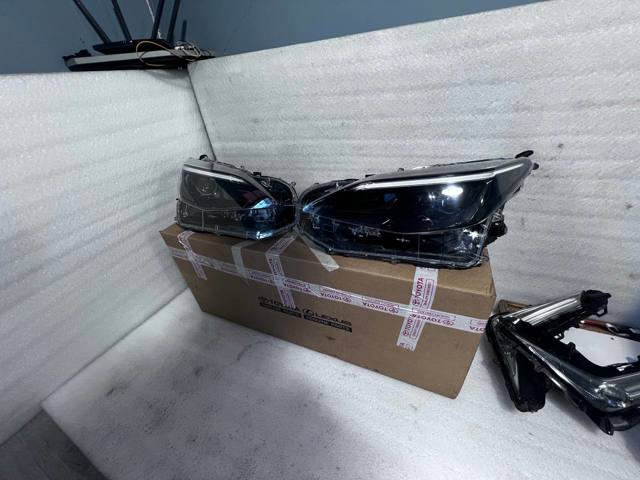 811100DP50 TOYOTA Правая фара купить в Черкассы