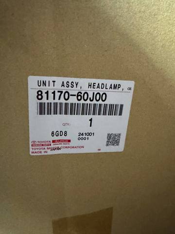 Фары 8117060J00 TOYOTA