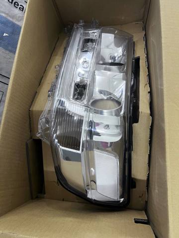 Стекло фары левой 8117160K12 TOYOTA
