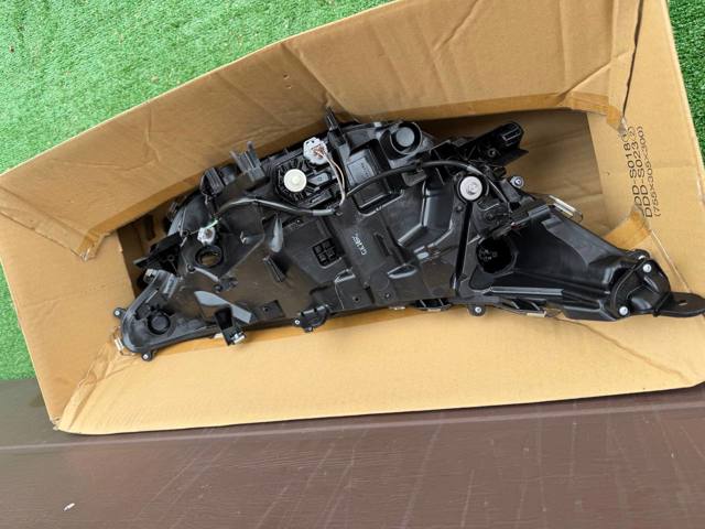 TOYOTA 8118542842 Фара левая в наличии Чернигов